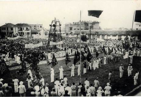  Khu Đấu xảo Hà Nội ngày 1/5/1938 hơn 25.000 người từ khắp các tầng lớp: thợ may, thợ giày, tiểu thương cho đến trí thức đã cùng xuống đường đòi quyền dân sinh, dân chủ